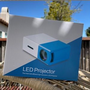 Portable Mini projectors LED Micro Projector 1080P Home Party Meeting